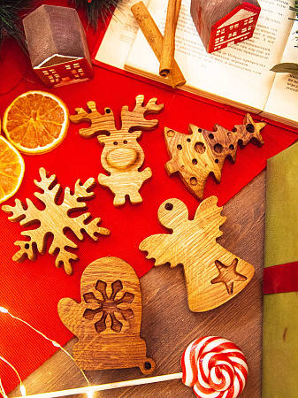 Новогодний набор из 5-ти деревянных ёлочных игрушек из дуба Елочка Варежка Олененок Снежинка Ангел